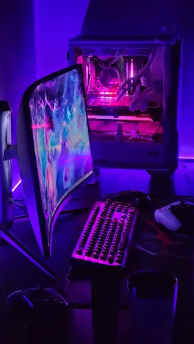 MSI Opitix 27 WQHD 165Hz 144pp Curvo Pistão a Gás 