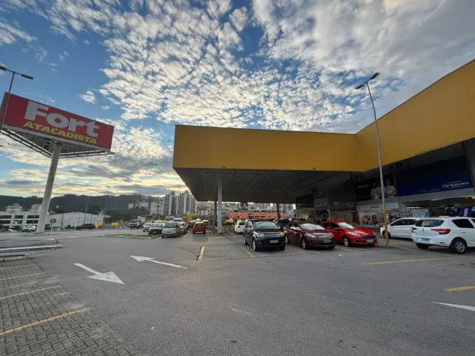 Loja para Locação em São José / SC no bairro Kobrasol