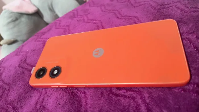 Vendo MOTOROLA EM ÓTIMA CONDIÇÕES , POUQUÍSSIMA MARCA DE USO QUEM QUISER UM QUEBRA GALHO