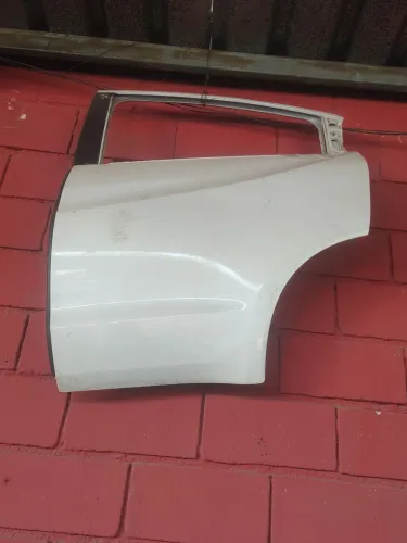 Porta traseira esquerda HVR 2016