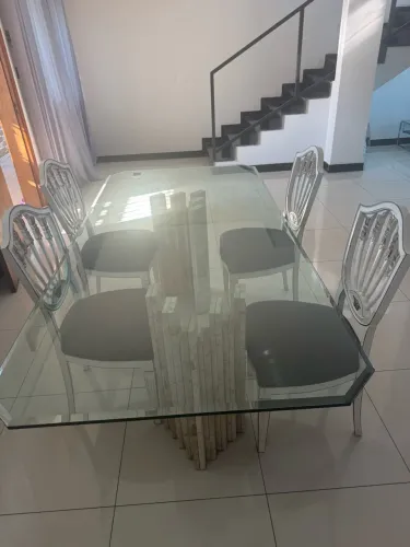 Mesa de vidro reforçada