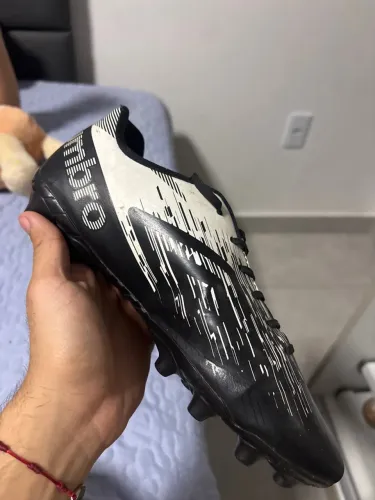 Chuteira campo umbro 39