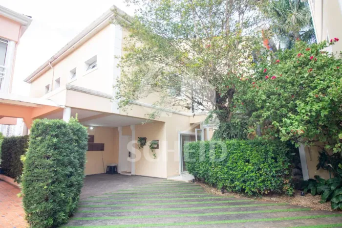 CASA EM CONDOMINIO NO BROOKLIN COM 230M² 4 QUARTOS SENDO 3 SUÍTES E 4 VAGAS