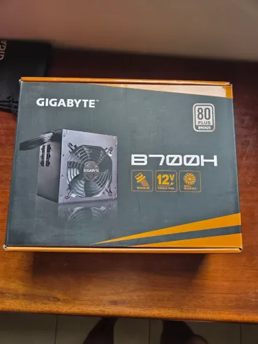Fonte Gigabyte B700H 700W 80 Plus Bronze Semi-Modular