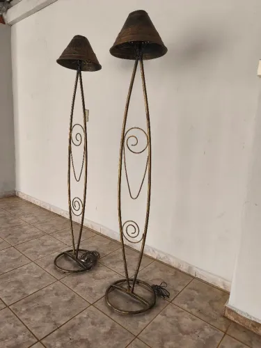 Luminária de Chão 1,7m, abajur em aço.