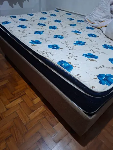 Vendo uma cama box de casal hortopedica muito conservado 