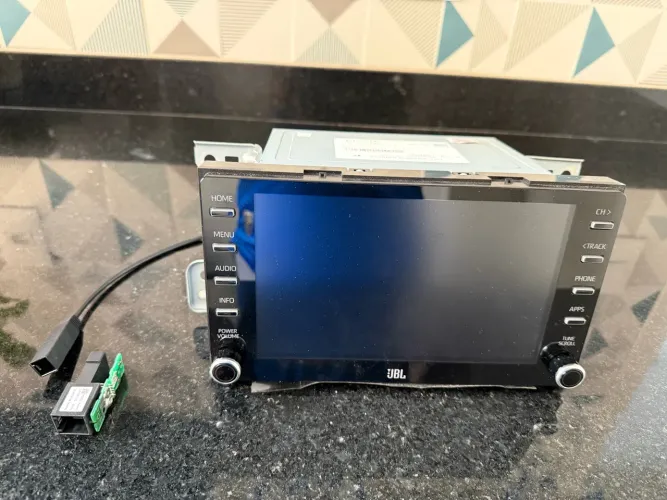Central multimedia Toyota SW4 GR 2023 JBL com Apple CarPlay