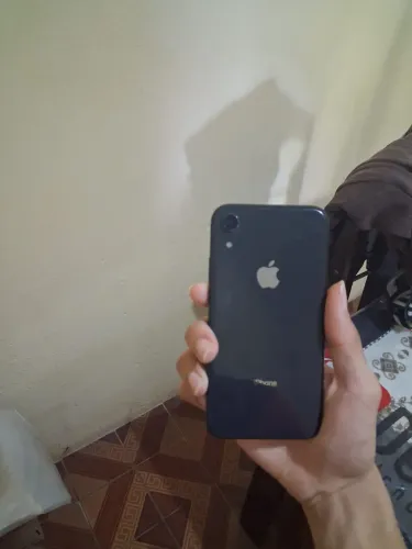 iPhone XR preto 64 gb saúde da bateria 77% preço 800 reais