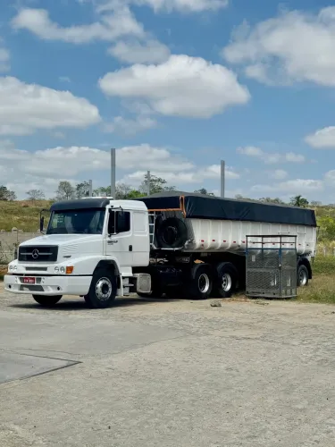 Caminhão Mercedes LS-1634 ano 2011/2012