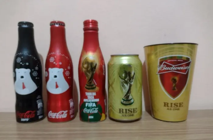 3 Garrafas Coca Cola + Lata e Copo Budweiser