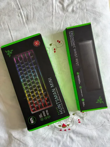 Teclado Razer huntsman mini com suporte para pulso