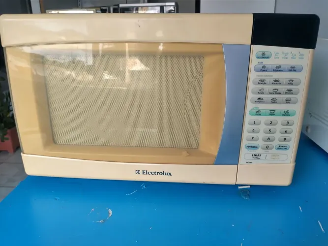 Microondas funcionando 120,00