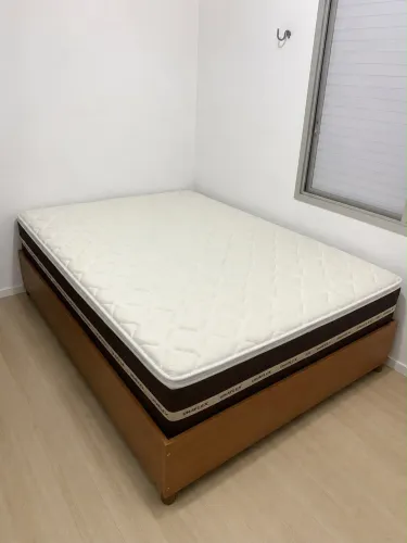 Cama de casal tamanho Queen