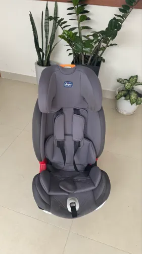 Cadeirinha para automóveis - Marca Chicco