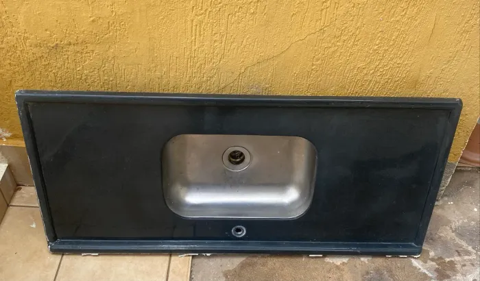 Vendo Pia em Granito com Cuba Inox 