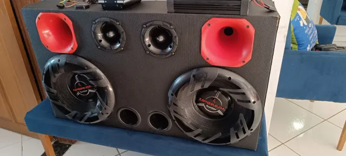 Caixa de som automotivo rádio tesla giratório 