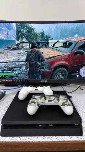 PS4 Slim 500 GB + 2 controles e jogos 