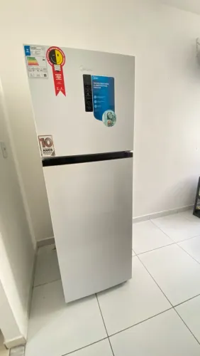 Geladeira midea com defeito