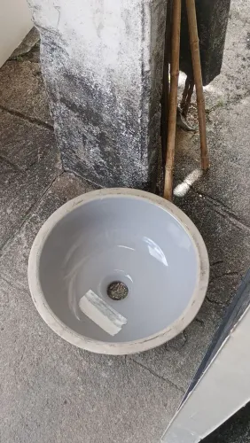 Vendo uma cuba redonda cinza nova preço r$ 100 é lá com Josafá *27