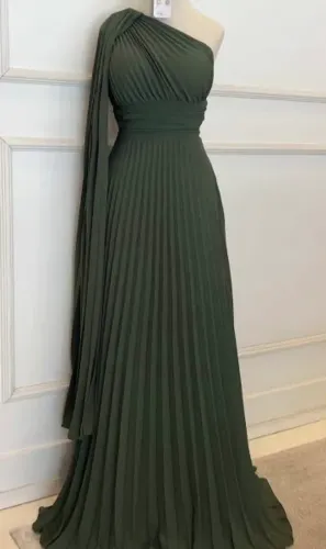 Vestido verde oliva plissado 