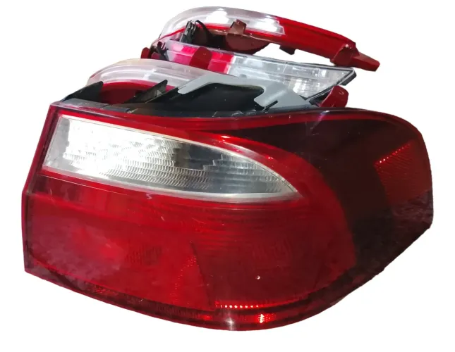 Lanterna Traseira Direita Voyage G6 G7 G8 (canto)