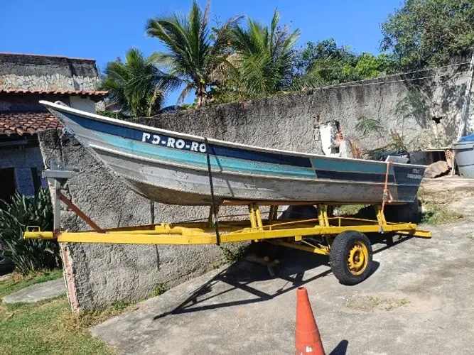Barco de alumínio