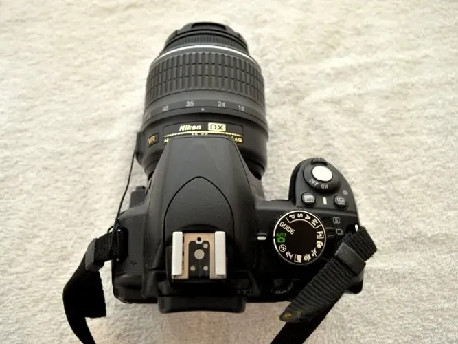 Nikon D3100 + Lente 18-55mm e Acessórios, excelente estado, poucos cliks.