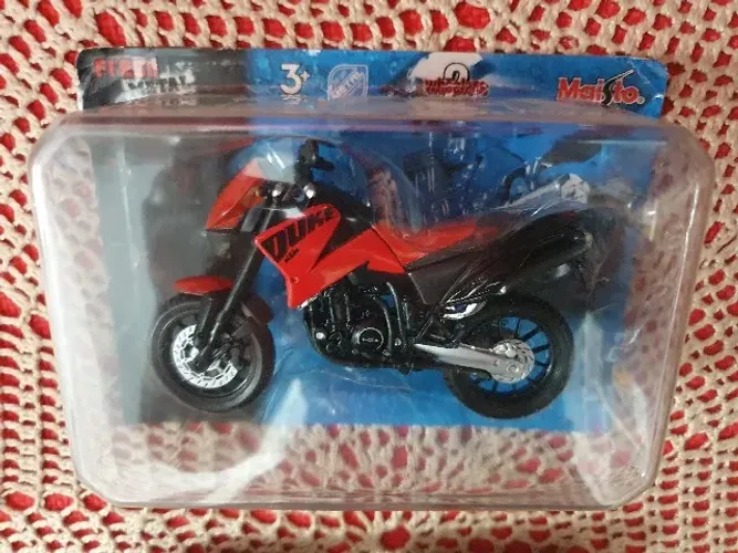 Miniatura moto Maisto lacrada - Modelo Duke