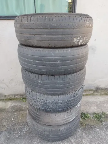 Vendo 6 carcaças de pneus 215/65/16.