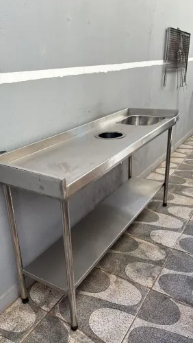 Pia e bancada de inox
