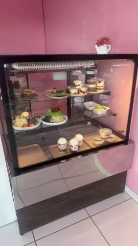 Vitrine luxo confeitaria