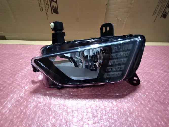 Farol de milha LED esquerdo polo virtus 2018 2022 original usado CD 451