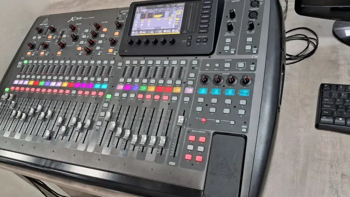 Mesa de som digital beringer x32