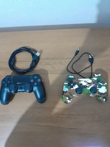 Controles de ps4 e ps3 paralelo