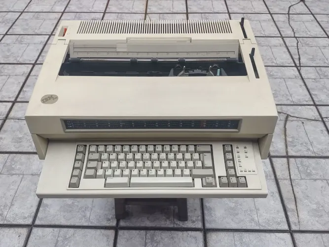 MAQUINA ESCREVER IBM no