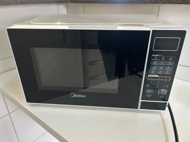 Forno Micro-ondas 20L Preto Midea 110V MRAS22<br>