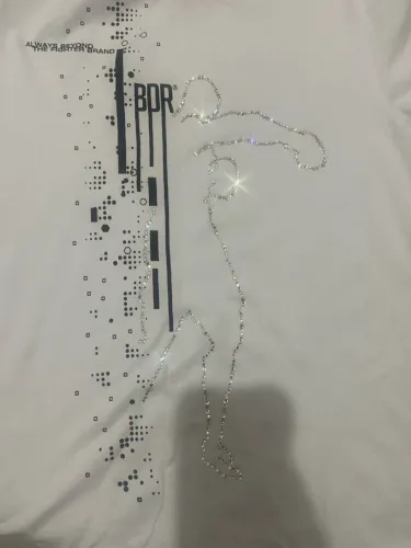 Camiseta com cristais swaroviski