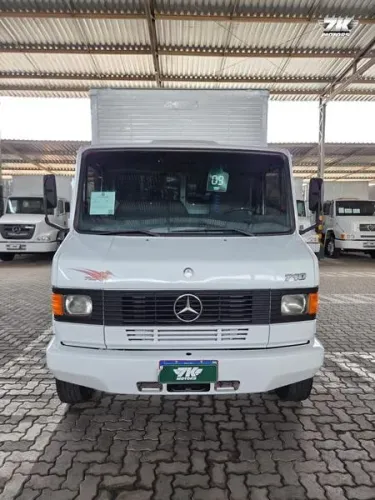 MERCEDES-BENZ 710 2009