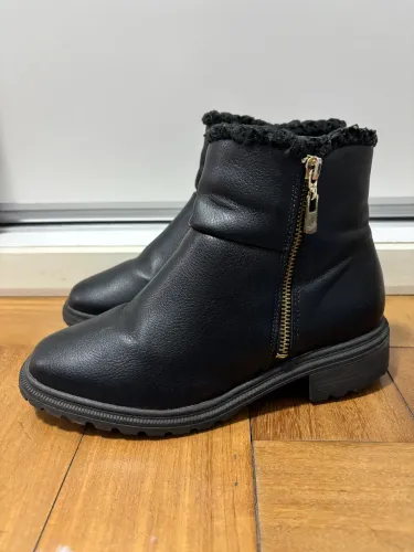 Bota courino preta