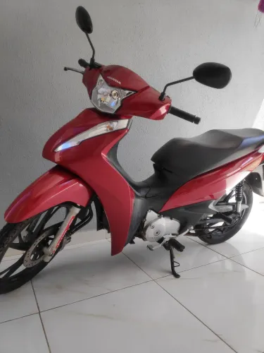 Honda Biz 125 - Vermelha - excelente estado de conservação