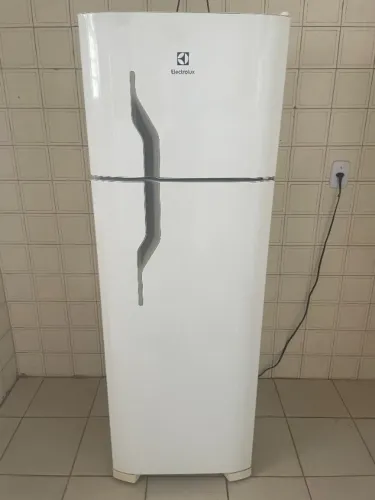Geladeira Electrolux Cycle Defrost 260L - 220v