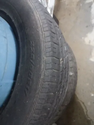 Pneus 225 65 17 em bom estado