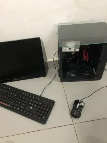 Pc completo, monitor, teclado, mouse,4gb, funciona tudo certinho