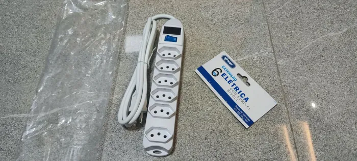 Extensão com fusível, filtro de linha 6 tomadas, 1,5 metro - já é o menor preço