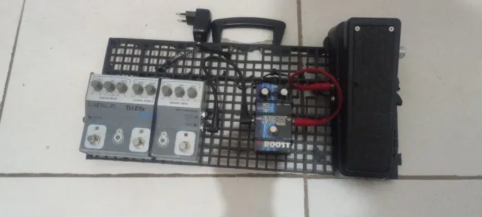 Pedais efeitos violão / guitarra vendo ou troco por violão 600 reais / 11 9 5423 7449 / N