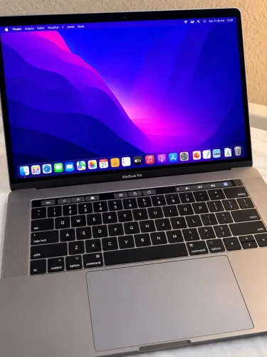 Apple MacBook Pro 15,4 polegadas 2016 - Touch Bar e Touch ID.