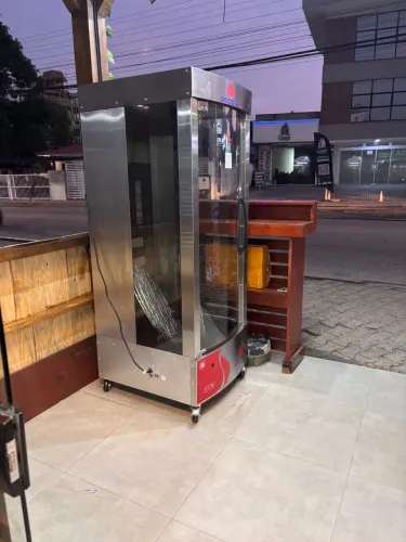 MÁQUINA DE ASSAR FRANGOS A GÁS 