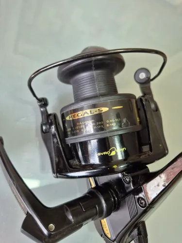 Molinete Daiwa Regal S 4500T