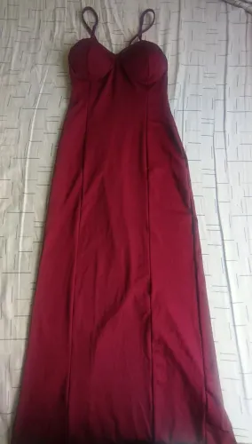 Vende-se vestido vermelho