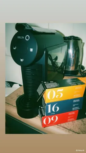 Máquina de café expresso com 27 cápsulas